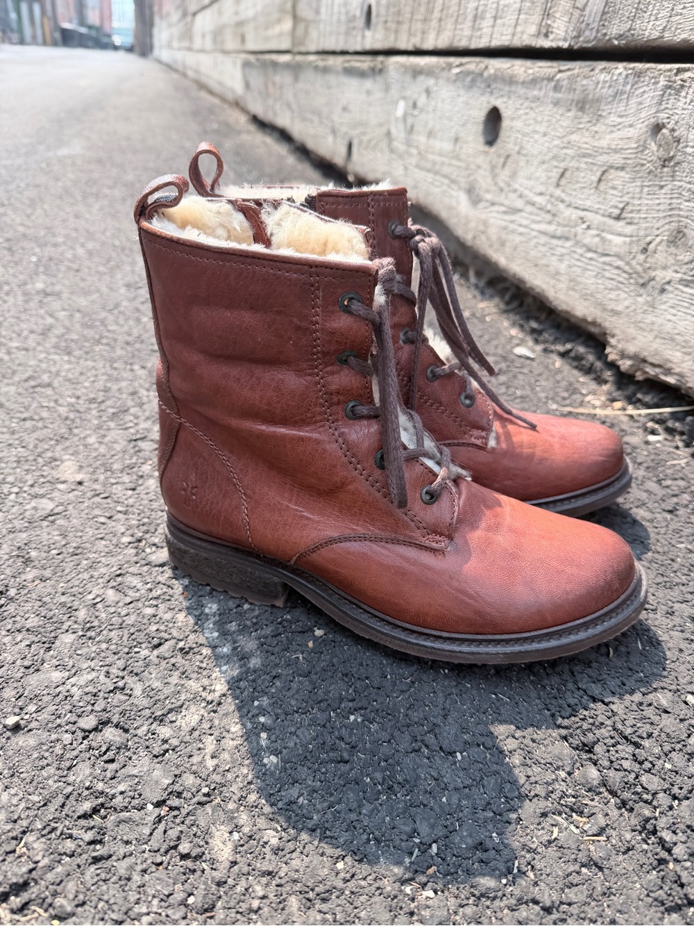 Frye Rustic Brown Leather Lace-Up Boots Shearling lined - Picture 3 of 8